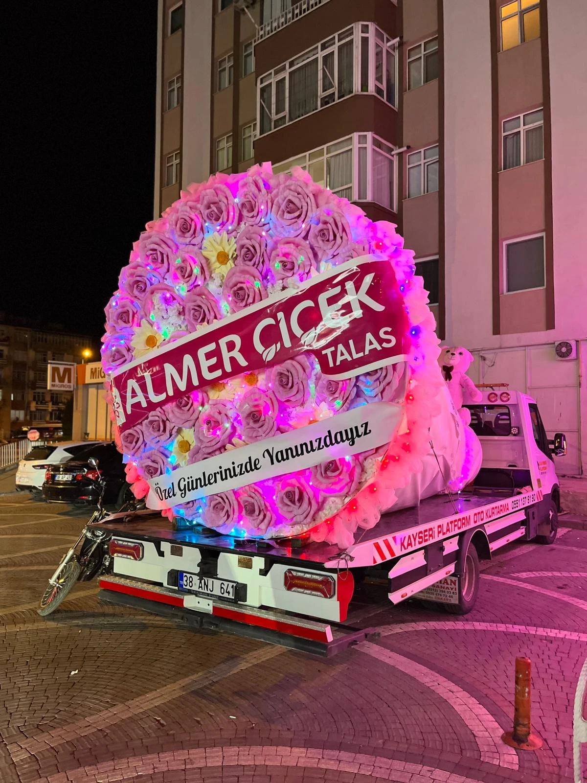 Kayseri'de Bir İlk Dev Gül Buketi