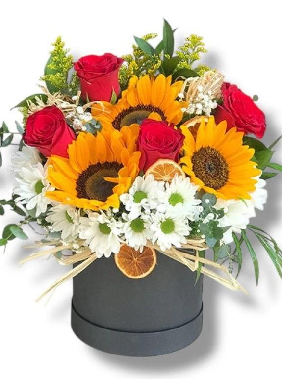 Kutuda Ay Çiçeği Ve Kırmızı Güller